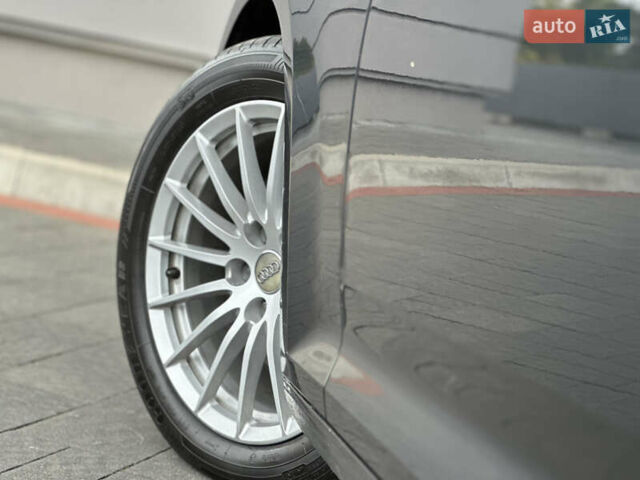 Сірий Ауді А4, об'ємом двигуна 2 л та пробігом 220 тис. км за 15750 $, фото 43 на Automoto.ua