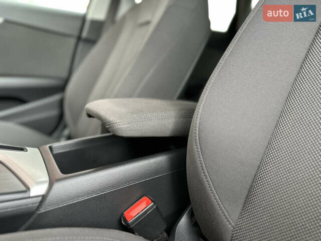 Сірий Ауді А4, об'ємом двигуна 2 л та пробігом 220 тис. км за 15750 $, фото 52 на Automoto.ua