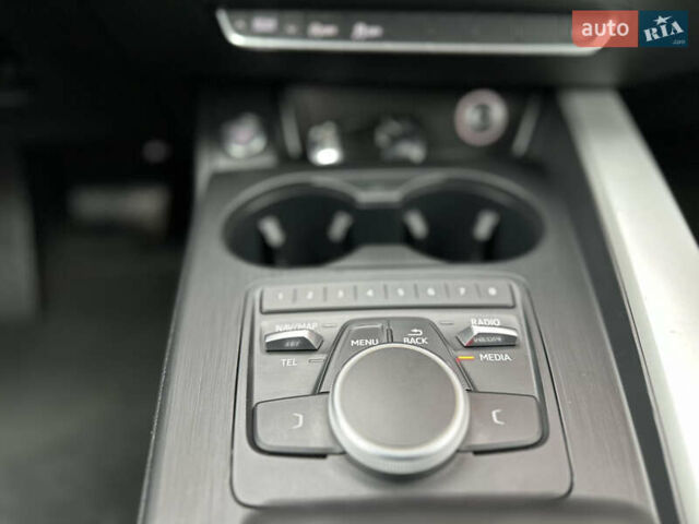 Сірий Ауді А4, об'ємом двигуна 2 л та пробігом 220 тис. км за 15750 $, фото 88 на Automoto.ua