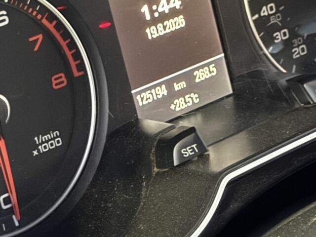 Сірий Ауді А4, об'ємом двигуна 2 л та пробігом 125 тис. км за 13996 $, фото 5 на Automoto.ua