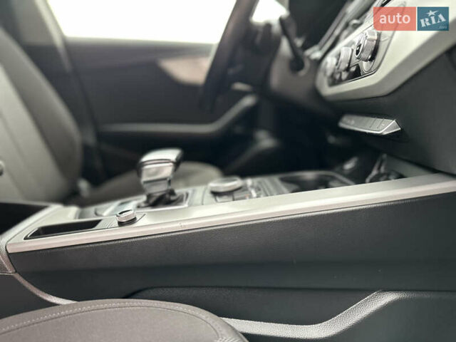 Сірий Ауді А4, об'ємом двигуна 2 л та пробігом 220 тис. км за 15750 $, фото 71 на Automoto.ua