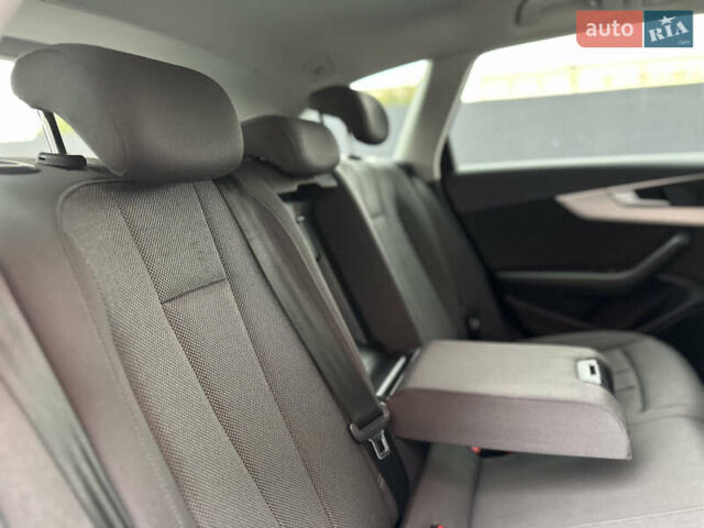 Сірий Ауді А4, об'ємом двигуна 2 л та пробігом 220 тис. км за 15750 $, фото 79 на Automoto.ua