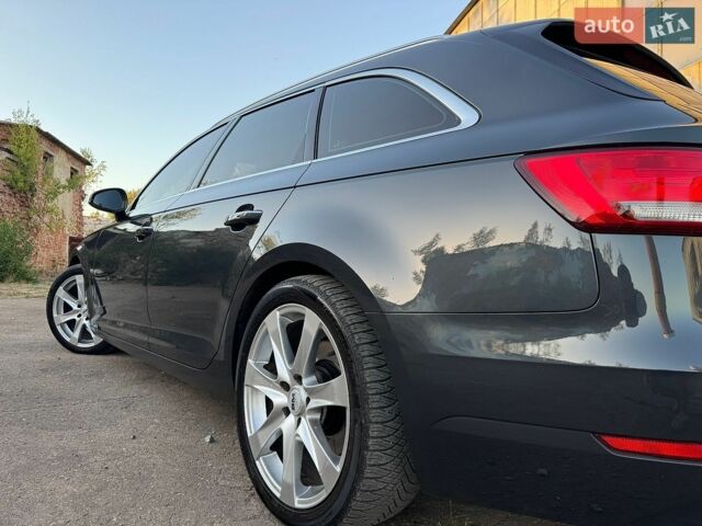 Сірий Ауді А4, об'ємом двигуна 2 л та пробігом 345 тис. км за 13950 $, фото 25 на Automoto.ua