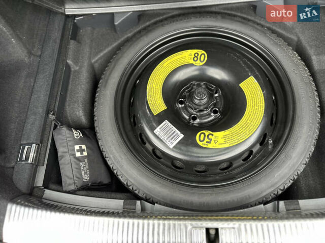 Сірий Ауді А4, об'ємом двигуна 2 л та пробігом 220 тис. км за 15750 $, фото 93 на Automoto.ua