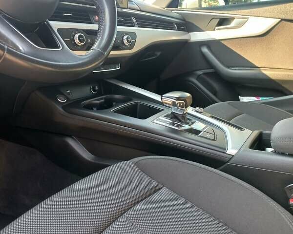 Сірий Ауді А4, об'ємом двигуна 2 л та пробігом 217 тис. км за 21799 $, фото 17 на Automoto.ua
