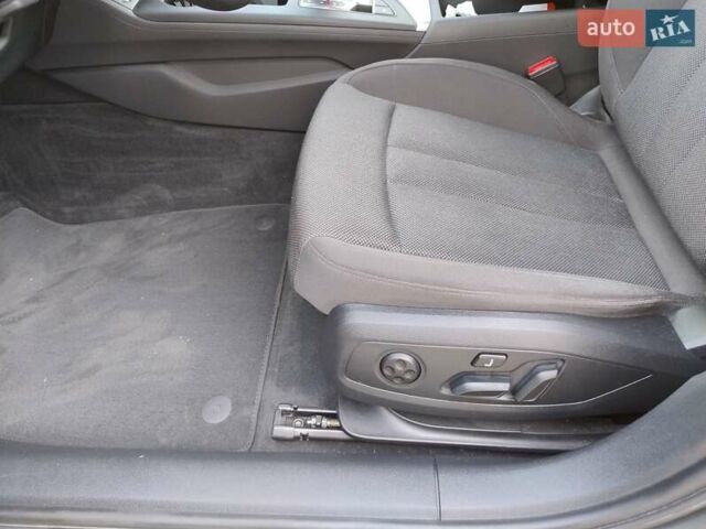 Сірий Ауді А4, об'ємом двигуна 1.97 л та пробігом 212 тис. км за 31150 $, фото 5 на Automoto.ua