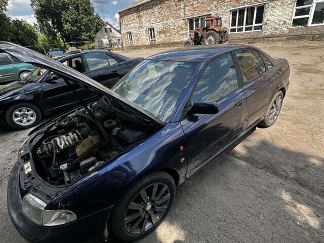 Синій Ауді А4, об'ємом двигуна 2.6 л та пробігом 3 тис. км за 2300 $, фото 2 на Automoto.ua