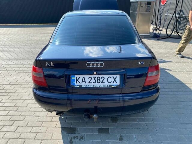 Синий Ауди А4, объемом двигателя 2 л и пробегом 288 тыс. км за 3450 $, фото 5 на Automoto.ua