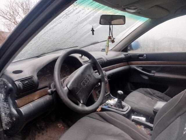 Синий Ауди А4, объемом двигателя 1.8 л и пробегом 340 тыс. км за 355 $, фото 3 на Automoto.ua