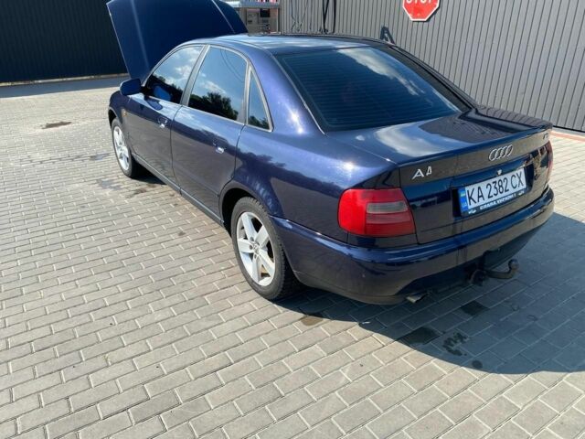 Синий Ауди А4, объемом двигателя 2 л и пробегом 288 тыс. км за 3450 $, фото 1 на Automoto.ua