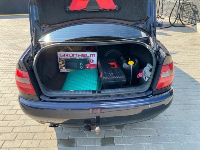 Синий Ауди А4, объемом двигателя 2 л и пробегом 288 тыс. км за 3450 $, фото 6 на Automoto.ua