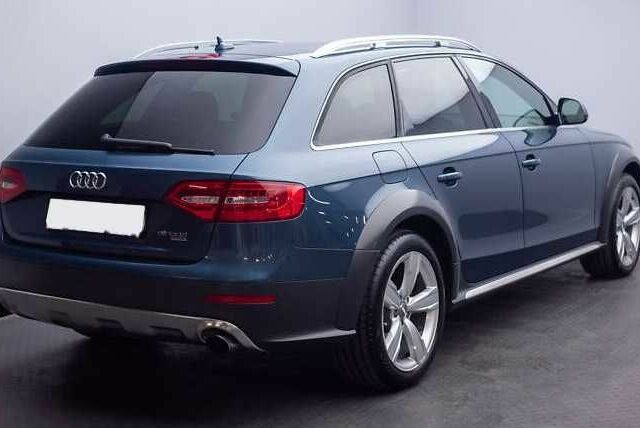 Синий Ауди А4, объемом двигателя 2 л и пробегом 166 тыс. км за 9500 $, фото 4 на Automoto.ua