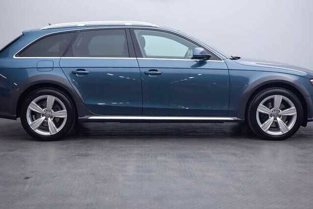 Синий Ауди А4, объемом двигателя 2 л и пробегом 166 тыс. км за 9500 $, фото 5 на Automoto.ua