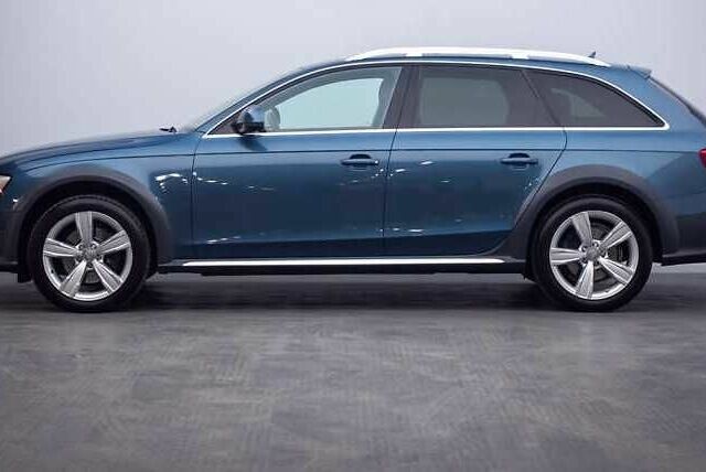 Синий Ауди А4, объемом двигателя 2 л и пробегом 166 тыс. км за 9500 $, фото 2 на Automoto.ua