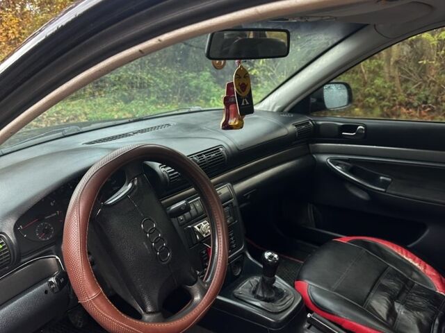 Синий Ауди А4, объемом двигателя 1.6 л и пробегом 300 тыс. км за 2650 $, фото 6 на Automoto.ua