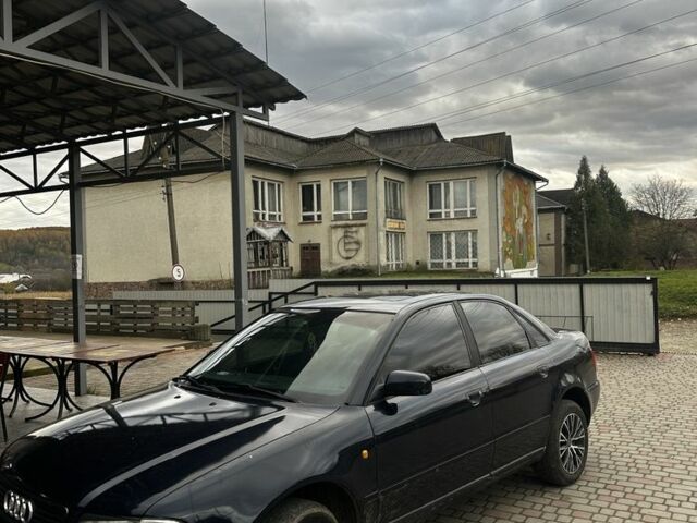 Синий Ауди А4, объемом двигателя 1.6 л и пробегом 300 тыс. км за 2650 $, фото 1 на Automoto.ua