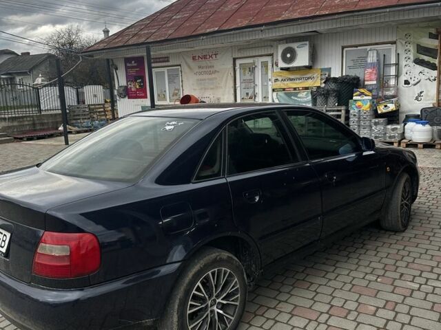 Синий Ауди А4, объемом двигателя 1.6 л и пробегом 300 тыс. км за 2650 $, фото 3 на Automoto.ua