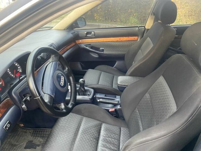 Синій Ауді А4, об'ємом двигуна 1.8 л та пробігом 404 тис. км за 3350 $, фото 5 на Automoto.ua