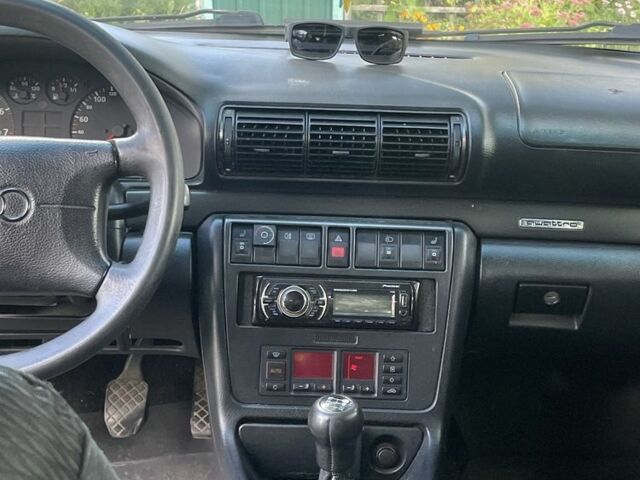 Синий Ауди А4, объемом двигателя 1.8 л и пробегом 450 тыс. км за 2878 $, фото 6 на Automoto.ua