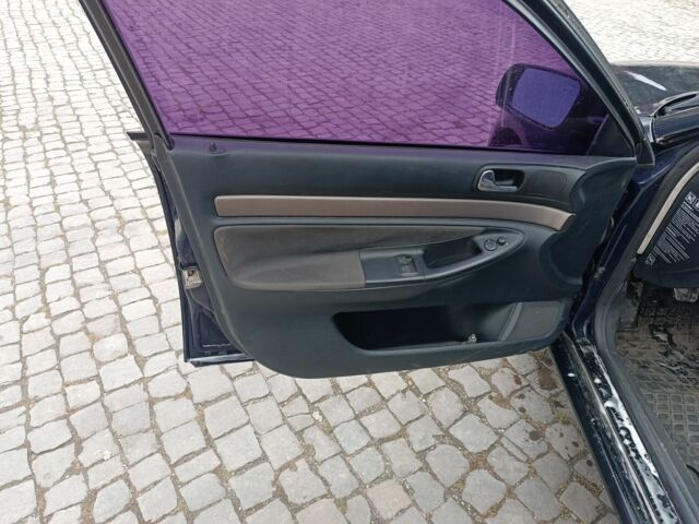 Синій Ауді А4, об'ємом двигуна 1.6 л та пробігом 350 тис. км за 2600 $, фото 7 на Automoto.ua