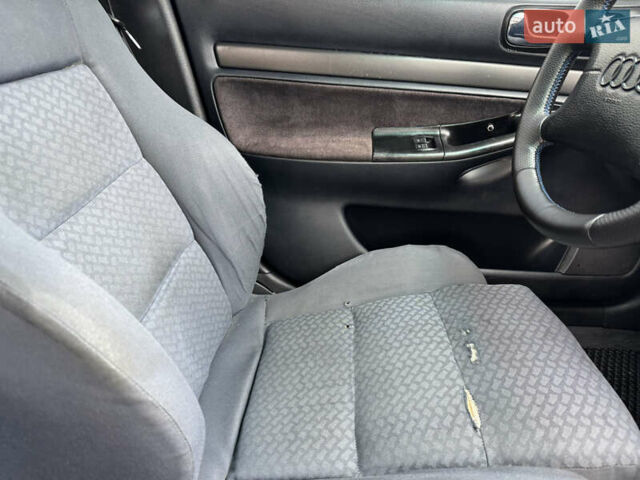 Синій Ауді А4, об'ємом двигуна 1.78 л та пробігом 450 тис. км за 2900 $, фото 7 на Automoto.ua