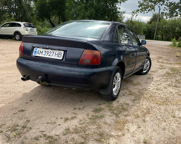 Синий Ауди А4, объемом двигателя 1.78 л и пробегом 500 тыс. км за 2700 $, фото 2 на Automoto.ua