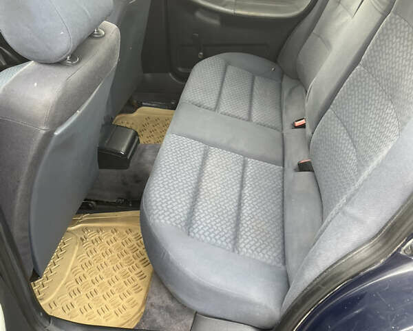 Ауди А4 1995 в Бердичеве на Automoto.ua Синий Ауди А4, объемом двигателя 1.8 л и пробегом 280 тыс. км за 2450 $, фото 8 на Automoto.ua