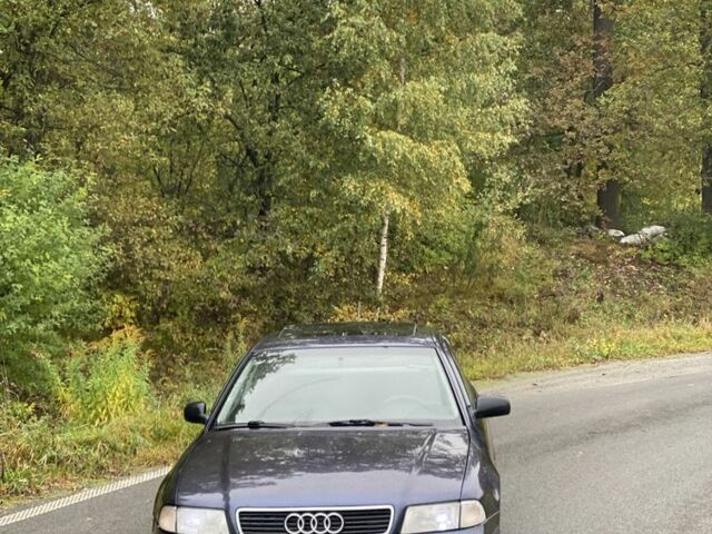 Синий Ауди А4, объемом двигателя 1.8 л и пробегом 300 тыс. км за 1350 $, фото 2 на Automoto.ua