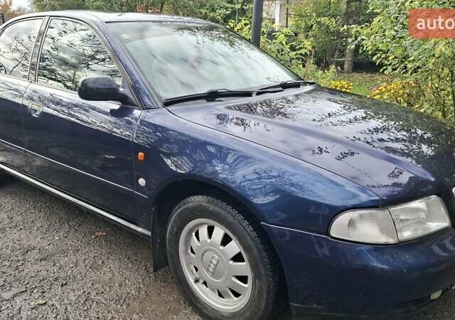 Синий Ауди А4, объемом двигателя 1.8 л и пробегом 310 тыс. км за 3300 $, фото 6 на Automoto.ua