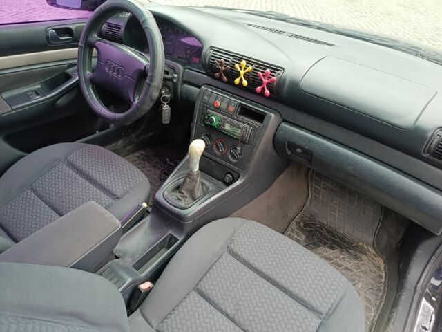 Синій Ауді А4, об'ємом двигуна 1.6 л та пробігом 350 тис. км за 2600 $, фото 6 на Automoto.ua