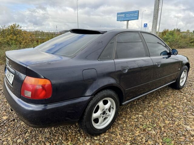 Синий Ауди А4, объемом двигателя 1.8 л и пробегом 400 тыс. км за 1900 $, фото 5 на Automoto.ua