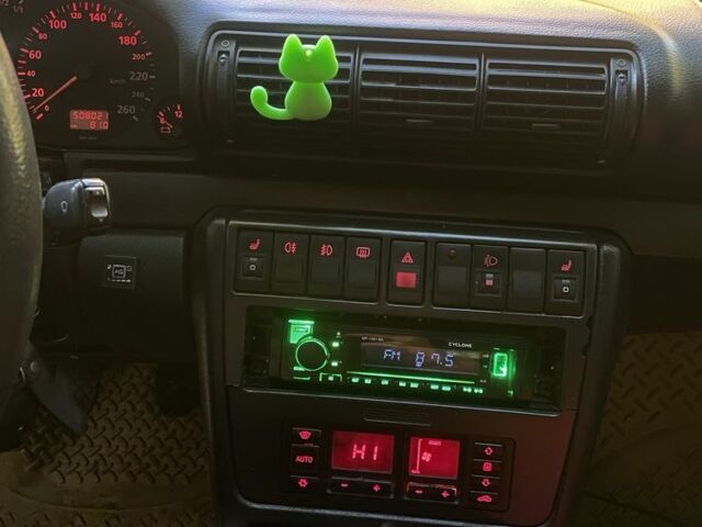 Синій Ауді А4, об'ємом двигуна 1.8 л та пробігом 410 тис. км за 1900 $, фото 6 на Automoto.ua