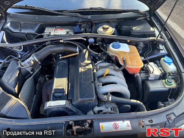 Синий Ауди А4, объемом двигателя 1.6 л и пробегом 280 тыс. км за 3300 $, фото 7 на Automoto.ua
