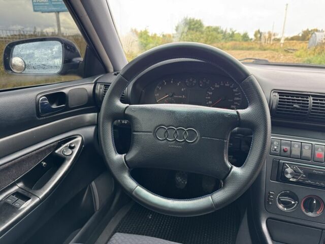 Синий Ауди А4, объемом двигателя 1.8 л и пробегом 400 тыс. км за 1900 $, фото 6 на Automoto.ua