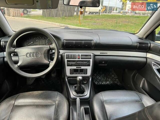 Синий Ауди А4, объемом двигателя 1.8 л и пробегом 300 тыс. км за 2750 $, фото 12 на Automoto.ua