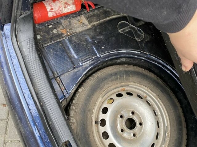 Синій Ауді А4, об'ємом двигуна 1.8 л та пробігом 300 тис. км за 1450 $, фото 15 на Automoto.ua
