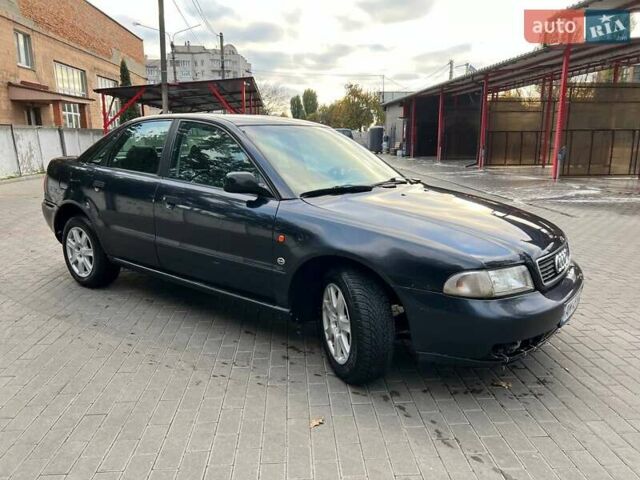 Синий Ауди А4, объемом двигателя 1.8 л и пробегом 300 тыс. км за 2750 $, фото 6 на Automoto.ua