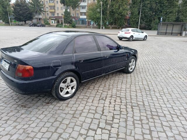 Синій Ауді А4, об'ємом двигуна 1.6 л та пробігом 350 тис. км за 2600 $, фото 2 на Automoto.ua