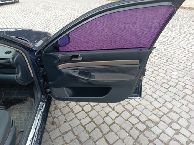 Синій Ауді А4, об'ємом двигуна 1.6 л та пробігом 350 тис. км за 2600 $, фото 5 на Automoto.ua