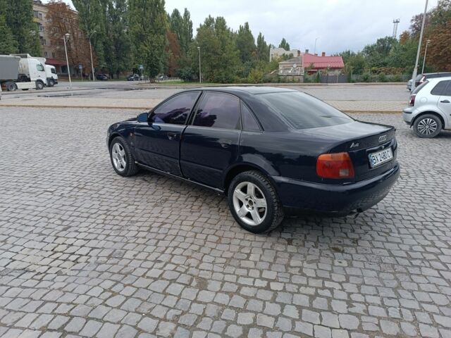 Синій Ауді А4, об'ємом двигуна 1.6 л та пробігом 350 тис. км за 2600 $, фото 4 на Automoto.ua