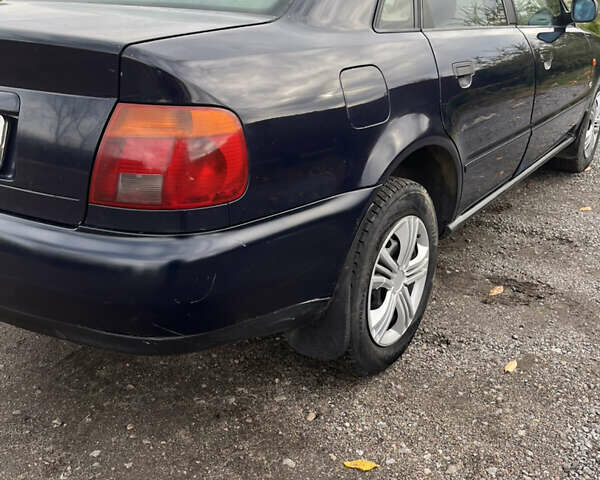 Ауди А4 1995 в Бердичеве на Automoto.ua Синий Ауди А4, объемом двигателя 1.8 л и пробегом 280 тыс. км за 2450 $, фото 4 на Automoto.ua