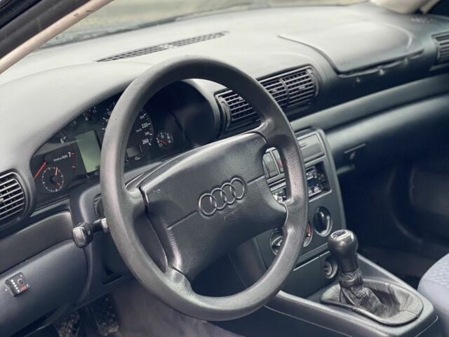 Синий Ауди А4, объемом двигателя 1.8 л и пробегом 300 тыс. км за 1350 $, фото 13 на Automoto.ua