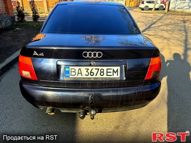 Синий Ауди А4, объемом двигателя 1.6 л и пробегом 280 тыс. км за 3300 $, фото 4 на Automoto.ua