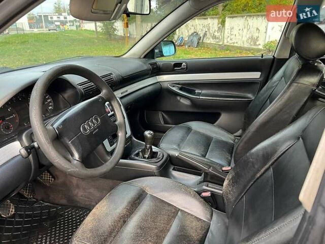 Синий Ауди А4, объемом двигателя 1.8 л и пробегом 300 тыс. км за 2750 $, фото 11 на Automoto.ua