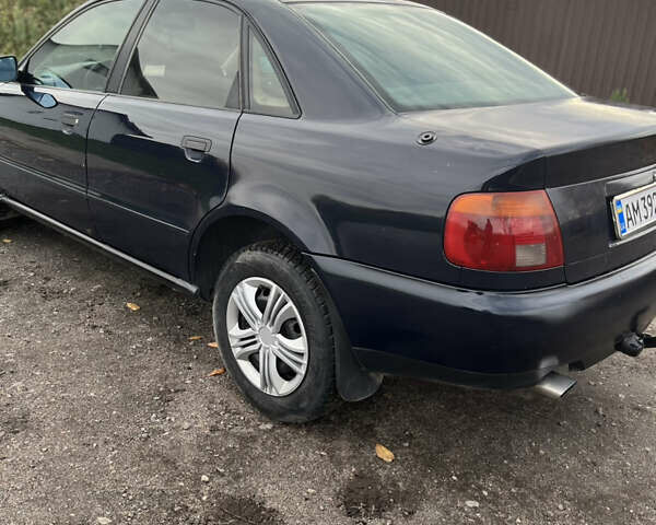 Ауди А4 1995 в Бердичеве на Automoto.ua Синий Ауди А4, объемом двигателя 1.8 л и пробегом 280 тыс. км за 2450 $, фото 2 на Automoto.ua