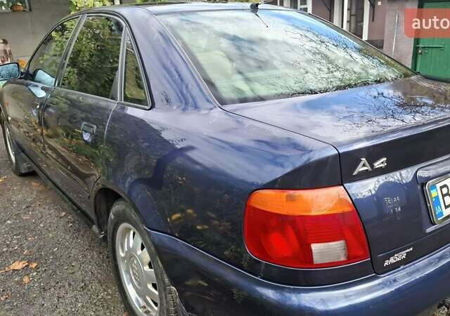 Синий Ауди А4, объемом двигателя 1.8 л и пробегом 310 тыс. км за 3300 $, фото 3 на Automoto.ua