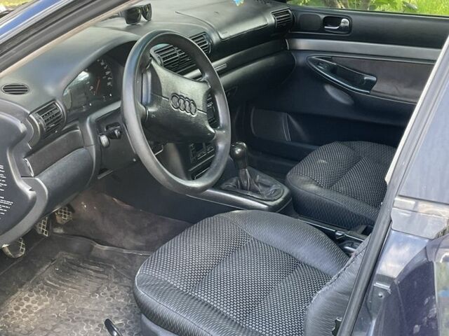 Синий Ауди А4, объемом двигателя 1.8 л и пробегом 450 тыс. км за 2878 $, фото 3 на Automoto.ua