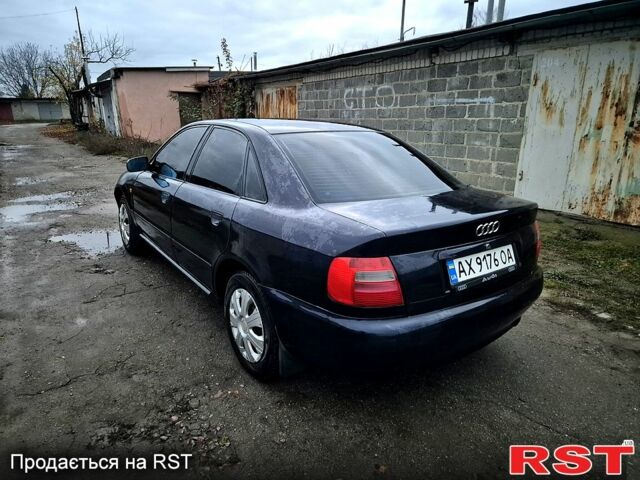 Синий Ауди А4, объемом двигателя 1.8 л и пробегом 0 тыс. км за 2600 $, фото 3 на Automoto.ua