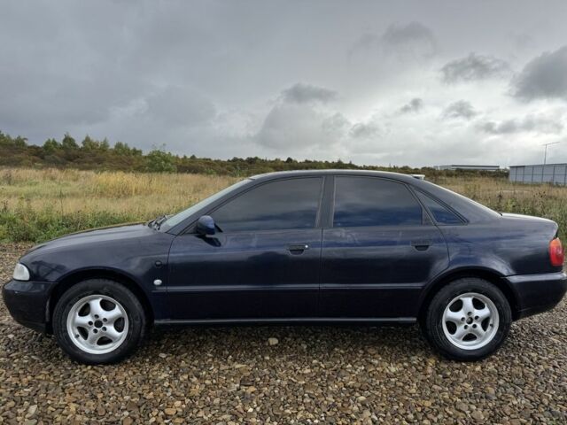 Синий Ауди А4, объемом двигателя 1.8 л и пробегом 400 тыс. км за 1900 $, фото 1 на Automoto.ua