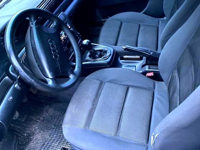 Синий Ауди А4, объемом двигателя 1.8 л и пробегом 0 тыс. км за 1500 $, фото 8 на Automoto.ua